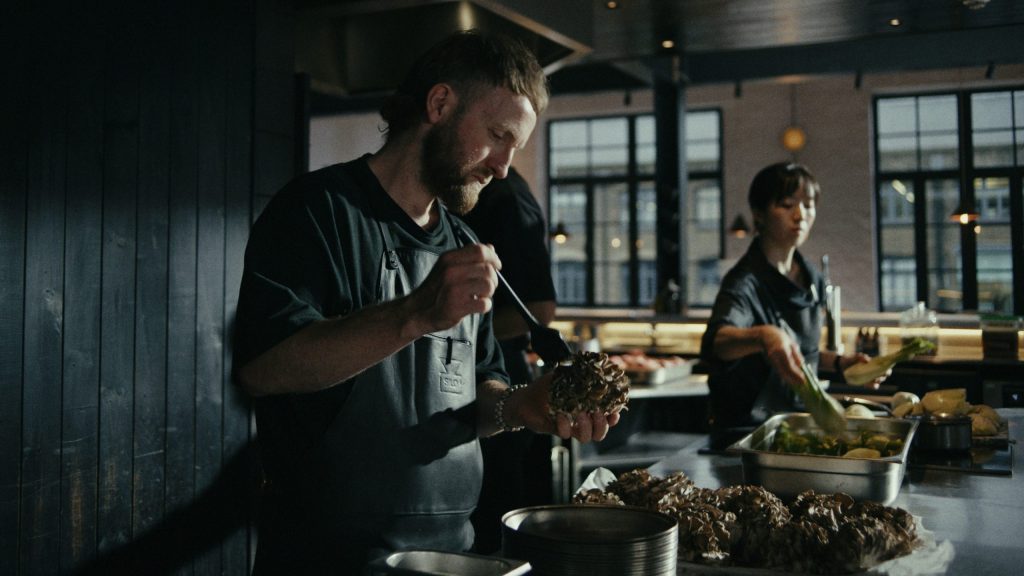 Un nou documentar investighează risipa alimentară, cu accent pe soluții inovatoare Un nou episod din seria „Change Drivers”, produs de Warner Bros