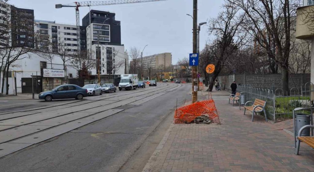 Circulația rutieră, închisă pe două artere din estul Bucureștiului din cauza lucrărilor la tramvai Lucrările de modernizare a liniilor de tramvai vor duce la închiderea totală a circulației pe două artere importante din estul Capitalei