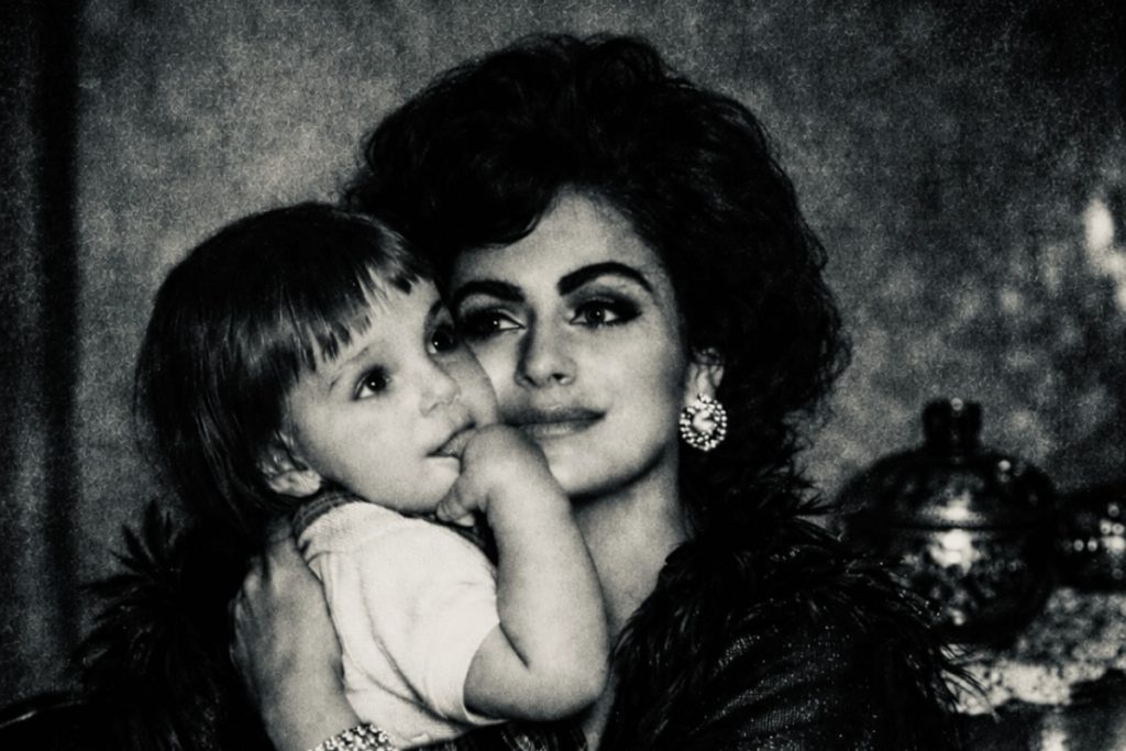 Maurice Munteanu, criticul de modă recunoscut, celebrează legătura cu mama sa Maurice Munteanu, personalitate marcantă în industria modei din România, a dedicat o postare emoționantă mamei sale cu ocazia Zilei Femeii