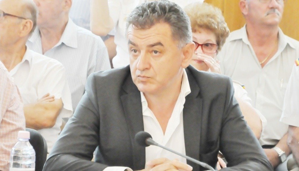 Primarul din Pitești, Cristian Gentea, atacă parlamentarii PSD de Argeș Edilul-șef al municipiului Pitești, Cristian Gentea, membru al Partidului Social Democrat (PSD), a lansat o serie de critici dure la adresa parlamentarilor social-democrați de Argeș