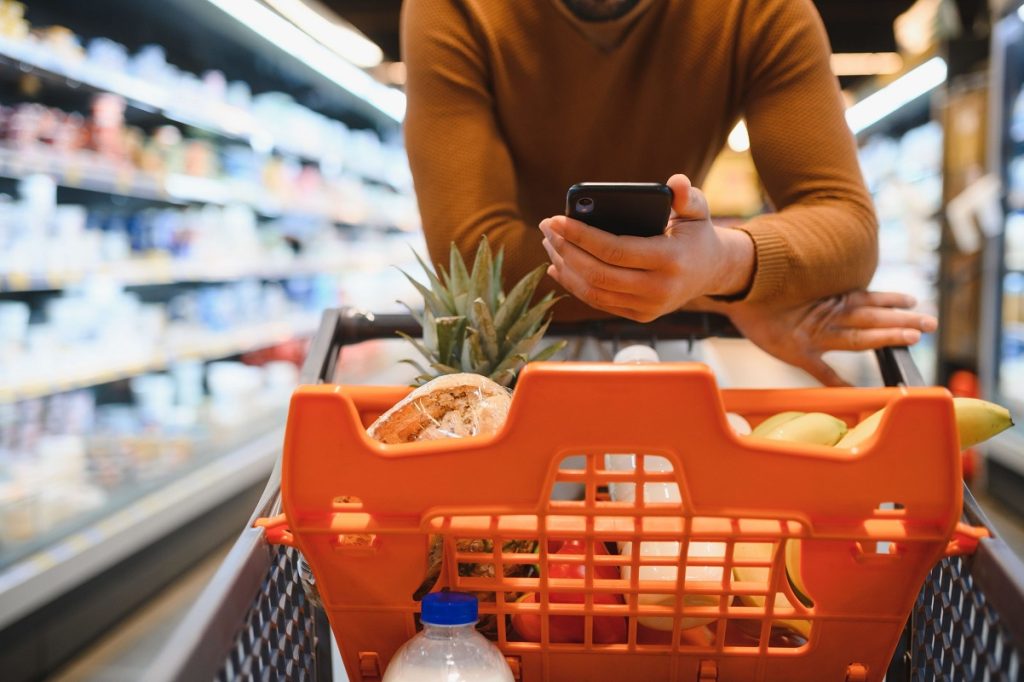 Alimentele de bază se scumpesc drastic în 2026: Pâinea, lactate și mezeluri, cele mai afectate Românii se pregătesc pentru scumpiri majore la produsele alimentare de bază în 2026, conform estimărilor experților