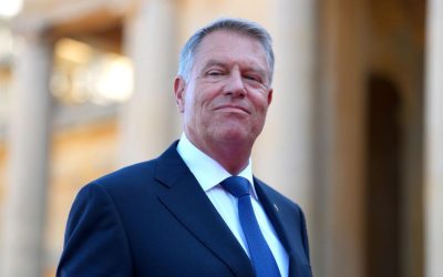Iohannis, apariție relaxată în Sibiu, la câteva luni de la încheierea mandatului Fostul președinte Klaus Iohannis a fost surprins recent în centrul Sibiului, într-o apariție publică ce contrastează puternic cu rigorile vieții politice