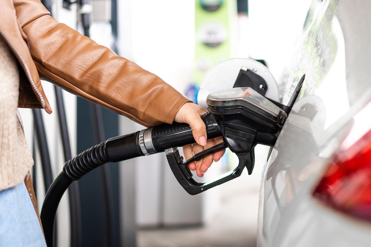 Motorina, prețuri mari: Nu există scenariu de ieftinire