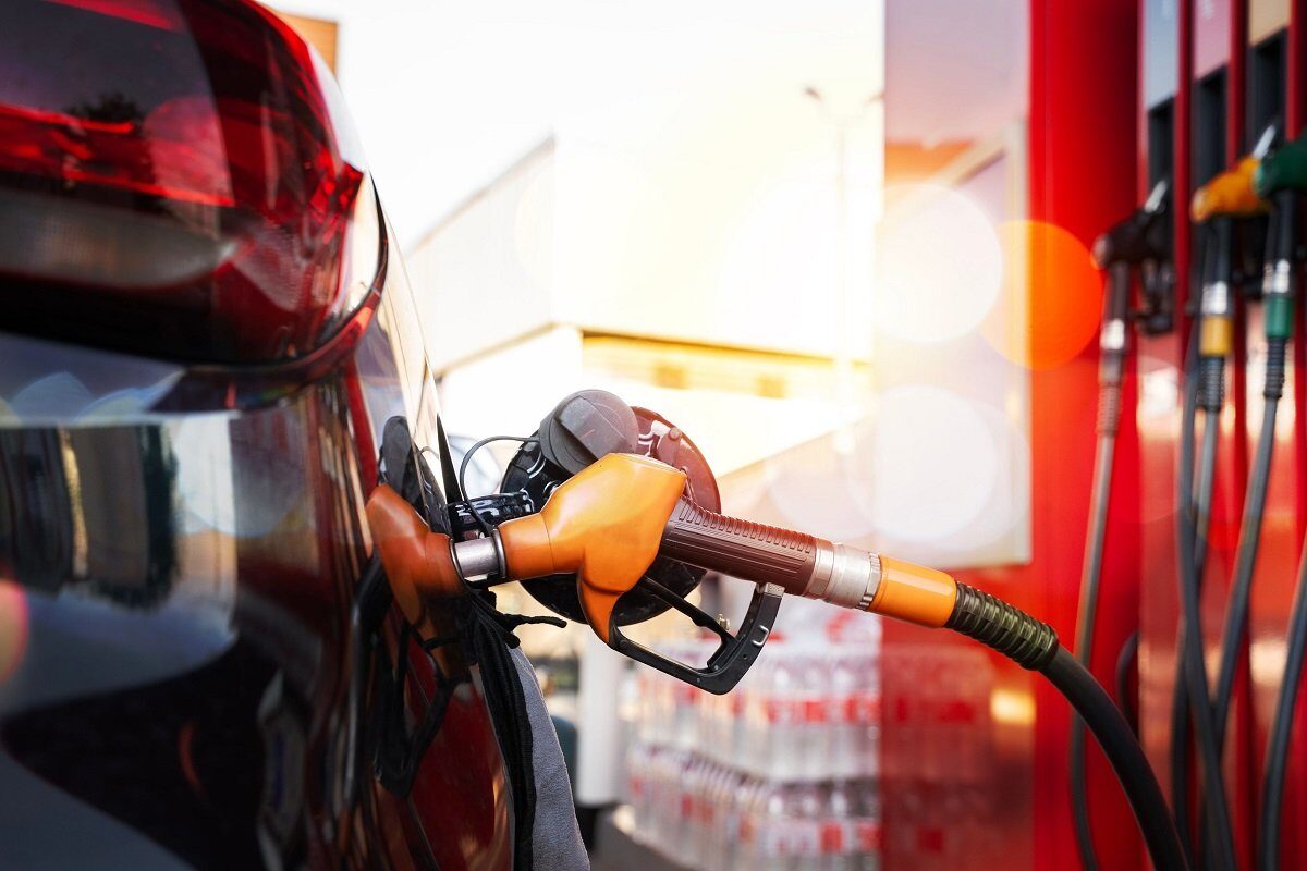 Prețul carburanților ar putea scădea sub 9 lei pe litru, promite guvernul Guvernul ia în calcul un mecanism flexibil de reducere a accizelor pentru a tempera scumpirile la pompă