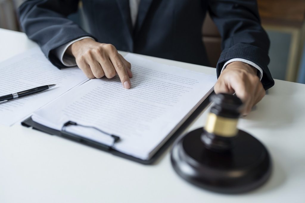 Avertisment pentru moștenitori: Cum poți pierde dreptul la bunurile defunctului Pierderea unei moșteniri poate surveni din diverse motive, de la neatenție la acte intenționate