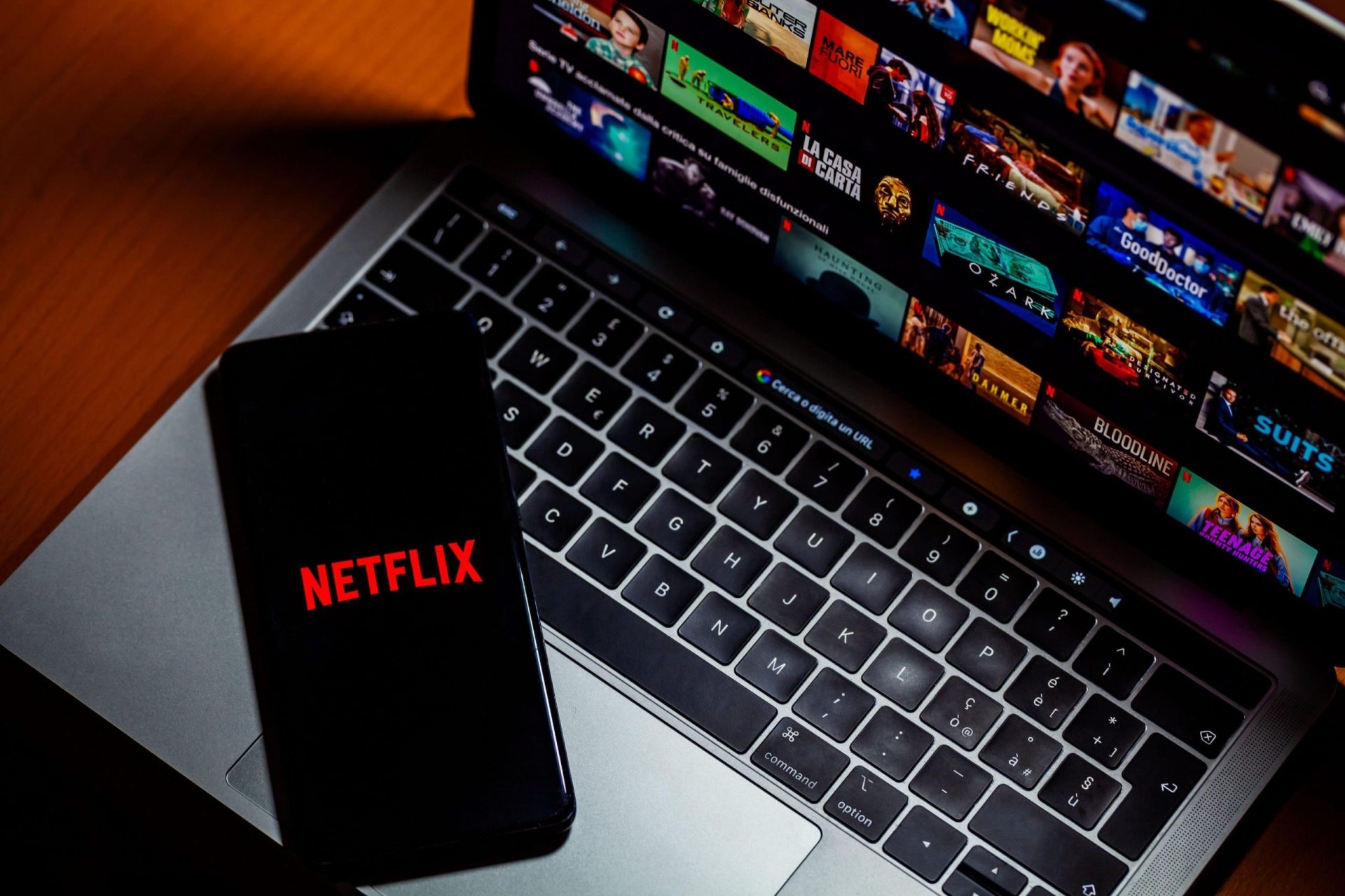 Parola nu mai ajunge: Cum securizezi conturile de streaming