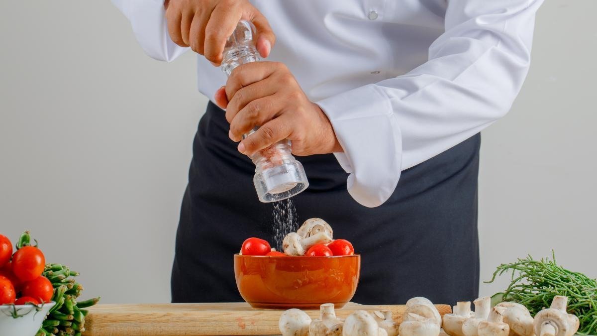 Cum repari mâncarea sărată: Trucurile bucătarilor de succes
