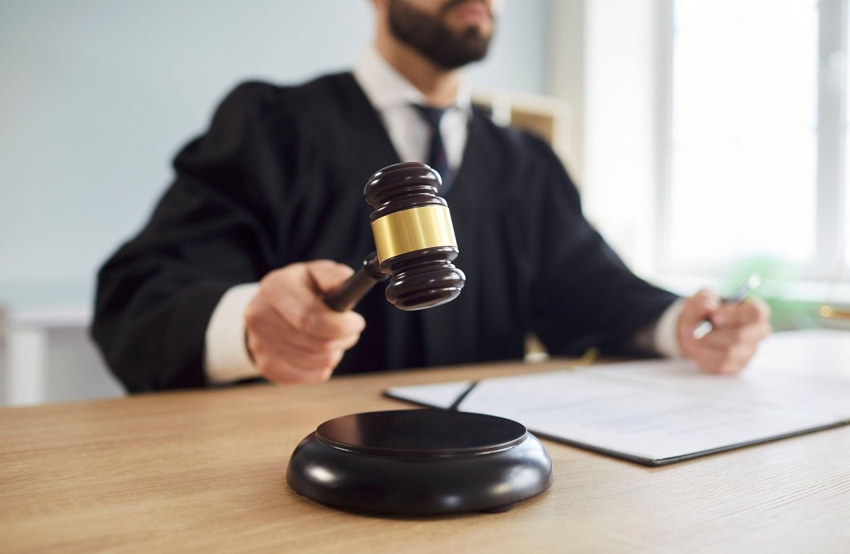 Pot vinde o casă dobândită înainte de căsătorie după divorț? Avocatul răspunde După un divorț, una dintre cele mai frecvente întrebări este legată de proprietatea asupra bunurilor, în special a imobilelor
