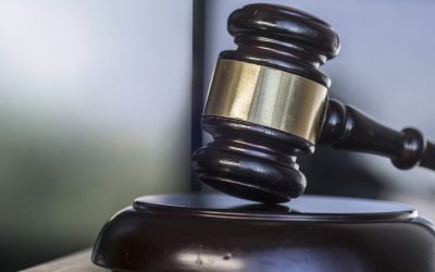 Moștenire fără acte: Cum gestionează legea proprietățile cu chitanțe de mână O problemă frecventă în cazul succesiunilor apare atunci când o proprietate nu este înregistrată cu acte legale corespunzătoare, cum ar fi un contract de vânzare-cumpărare autentificat la notar