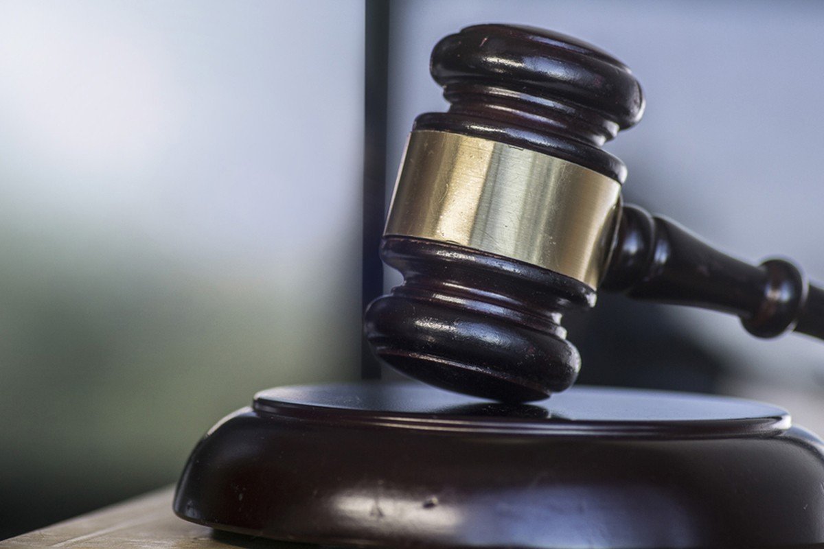 Moștenire fără acte: Cum gestionează legea proprietățile cu chitanțe de mână O problemă frecventă în cazul succesiunilor apare atunci când o proprietate nu este înregistrată cu acte legale corespunzătoare, cum ar fi un contract de vânzare-cumpărare autentificat la notar