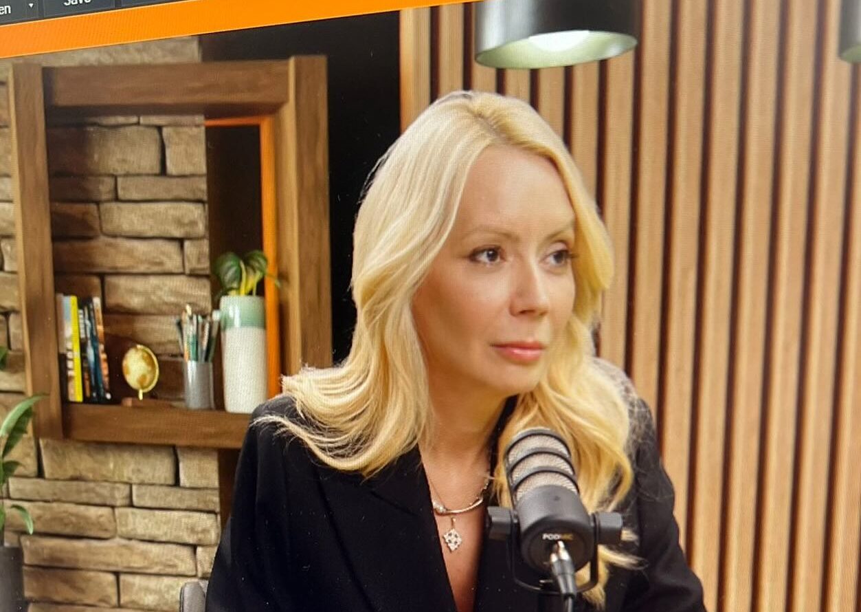 Controverse legate de interzicerea plecării fiicei lui Victor Ponta cu un zbor de repatriere O dispută intensă a izbucnit pe rețelele de socializare, concentrată pe cazul fiicei fostului premier Victor Ponta, căreia nu i s-a permis să urce într-un avion de repatriere organizat de Ministerul Afacerilor Externe (MAE)