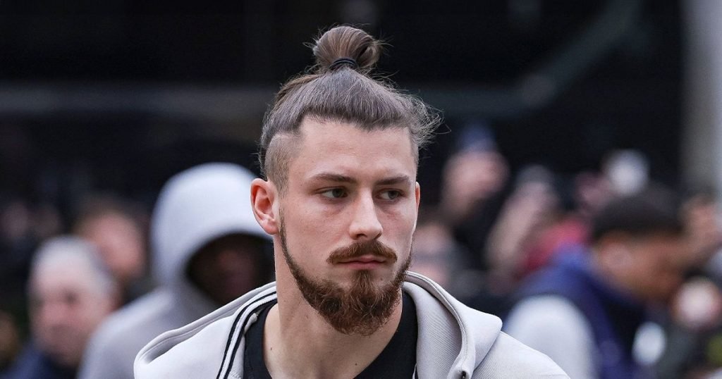 Drăgușin, absent la Tottenham – Crystal Palace: problemă medicală sau precauție? Radu Drăgușin nu a fost pe teren joi seară la meciul Tottenham – Crystal Palace, pierdut de Spurs cu 1-3