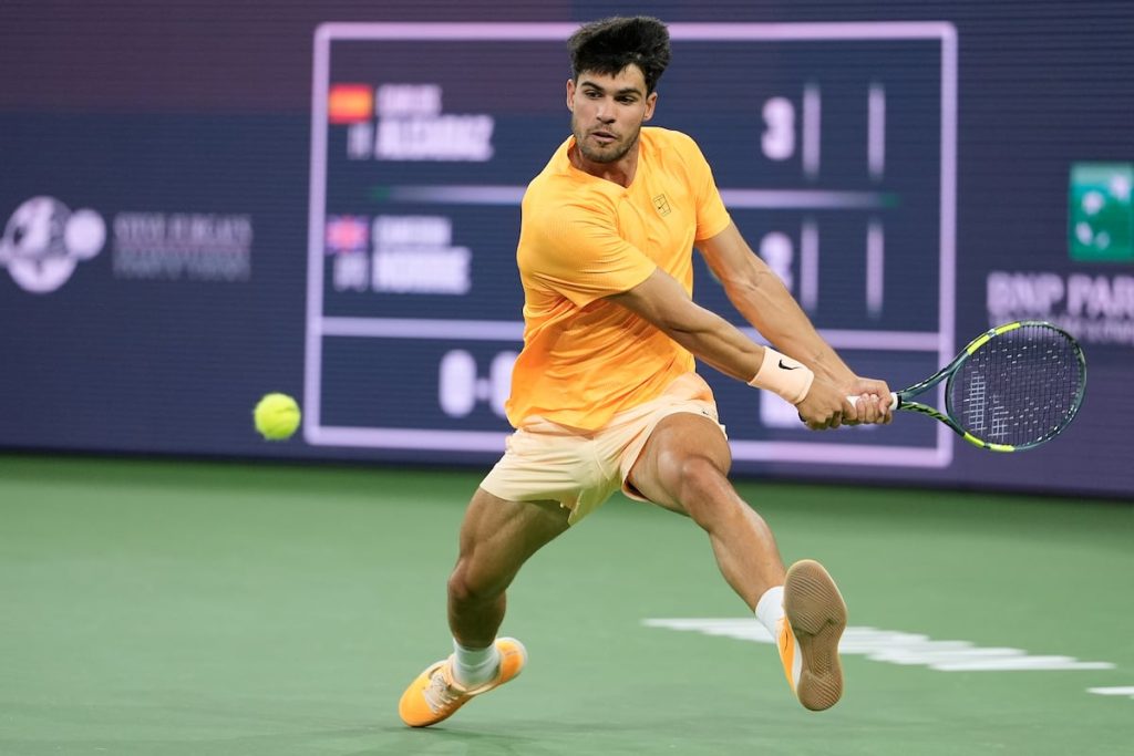 Alcaraz, la un pas de semifinale la Indian Wells: „Încă nu gust Dropshot-ul” Carlos Alcaraz continuă să strălucească pe terenul de tenis, după ce a învinsul pe Cameron Norrie cu 6-3, 6-4, asigurându-și locul în semifinalele turneului de la Indian Wells