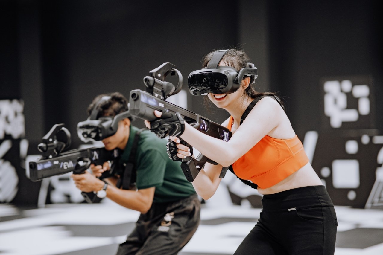 Un concurs caritabil de esports în realitate virtuală aduce împreună influenceri și artiști Un eveniment caritabil inedit, ce îmbină competiția de esports cu realitatea virtuală, va avea loc vineri, 6 martie, începând cu ora 17:00