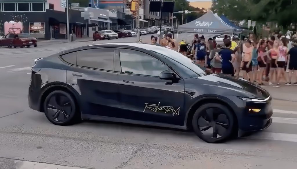 Plecare importantă la Tesla: un director cheie, implicat în proiectul Robotaxi, a părăsit compania Un nou plecat de la Tesla stârnește semne de întrebare