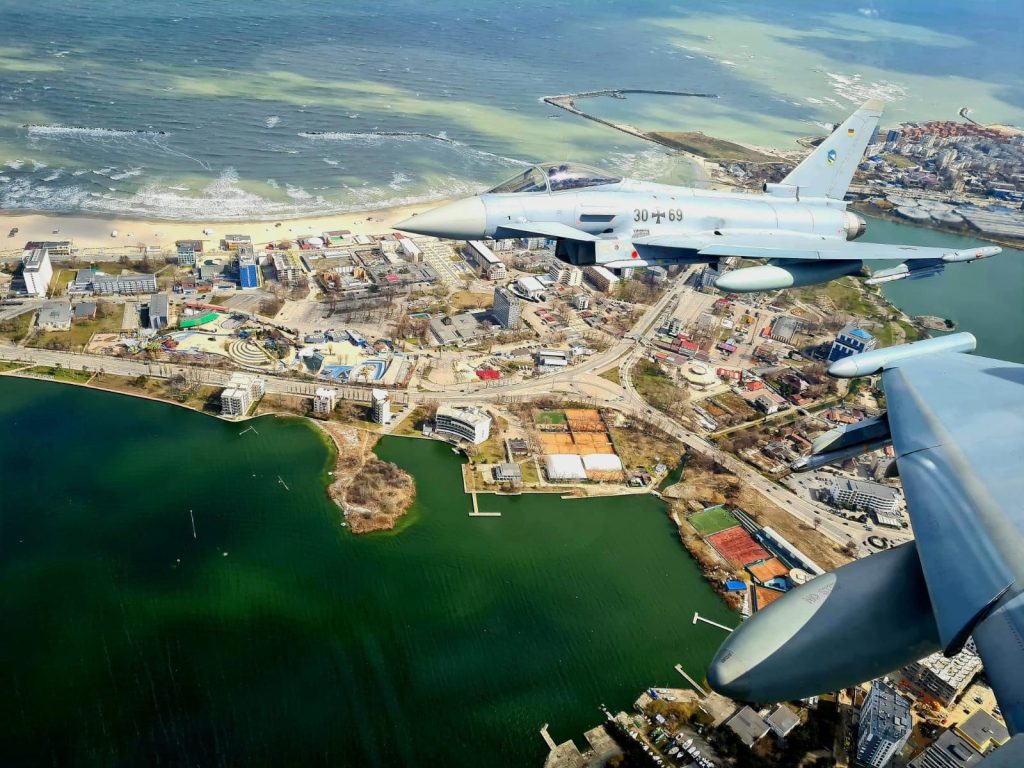Iranul cere explicații Germaniei cu privire la utilizarea bazei militare americane de la Ramstein Teheranul a solicitat Germaniei să „clarifice rolul” bazei militare americane de la Ramstein, cea mai mare din Europa, în legătură cu atacurile aeriene efectuate de Statele Unite în prezent pe teritoriul iranian
