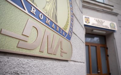 Doi directori de la Finanțele București, plasați sub control judiciar de DNA București – Doi directori din cadrul Direcției Generale Regionale a Finanțelor Publice București (DGRFP) au fost plasați sub control judiciar de procurorii Direcției Naționale Anticorupție (DNA), pentru o perioadă de 60 de zile