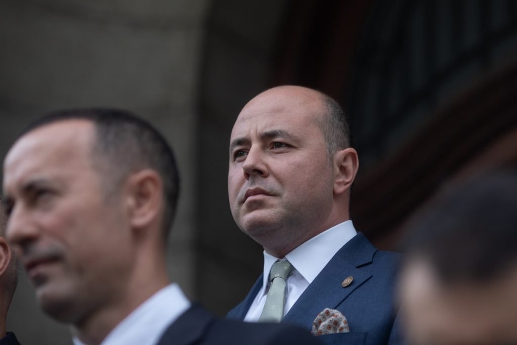 PSD Iași acuză AUR de „umilire” în comisiile de buget Alexandru Muraru, președintele PNL Iași, a acuzat Partidul Social Democrat (PSD) că a încercat să-și „cosmetizeze imaginea” pe seama interesului public, dar a eșuat