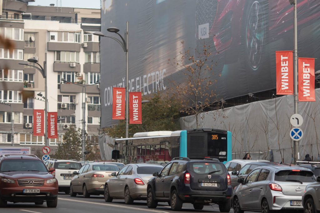 Râșnovul așteaptă clarificări privind interzicerea jocurilor de noroc Primarul orașului-stațiune Râșnov, Horia Motrescu, a anunțat că va solicita Instituției Prefectului Brașov clarificări cu privire la aplicarea ordonanței de urgență 7/2026