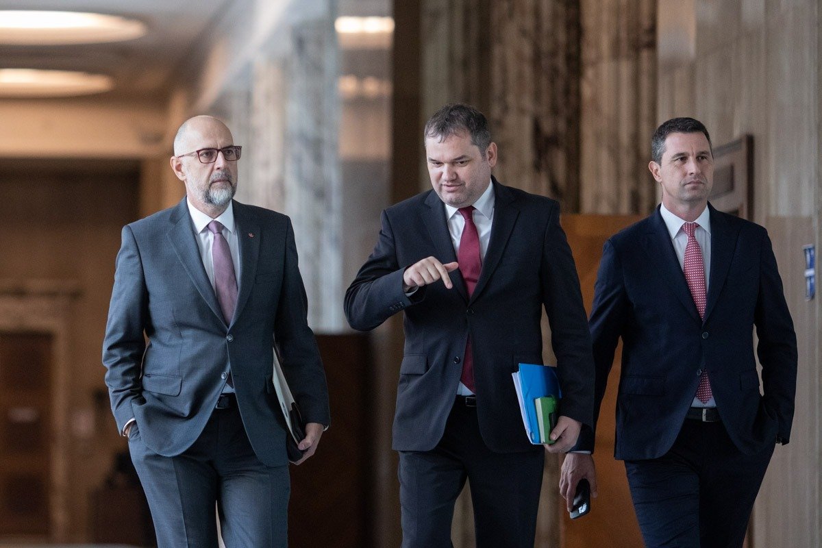 UDMR rămâne la guvernare, susține ministrul Cseke Ministrul Dezvoltării, Lucrărilor Publice și Administrației, Attila Cseke, a declarat miercuri, în județul Harghita, că Uniunea Democrată a Maghiarilor din România (UDMR) nu intenționează să părăsească guvernarea