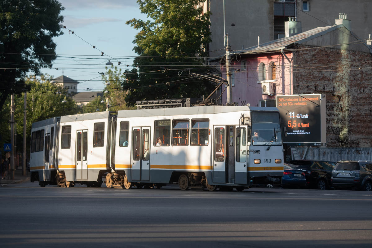 Lucrări pe Strada Traian: Linia 55 de tramvai suspendată, modificări pentru troleibuzele 97 Începând de sâmbătă, călătorii din București se vor confrunta cu modificări în transportul public din cauza lucrărilor de reabilitare a căii de rulare a tramvaielor de pe Strada Traian