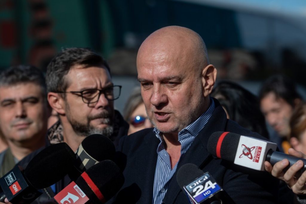 Grindeanu lovește din nou: Conflictul cu premierul Bolojan se adâncește Președintele PSD, Sorin Grindeanu, a reluat miercuri atacurile la adresa premierului Ilie Bolojan, marcând o nouă etapă în conflictul deschis dintre cei doi