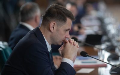 Abrudean (PNL): „Nu stabilește nici PSD, nici alt partid din coaliție” cine sunt miniștrii PNL Președintele Senatului, Mircea Abrudean (PNL), a reacționat luni la declarațiile lui Sorin Grindeanu, care a afirmat că majoritatea membrilor PSD susțin o posibilă remaniere guvernamentală, Punctul de vedere al PNL, după declarațiile lui Grindeanu Reacția lui Mircea Abrudean vine în urma unor tensiuni apărute în spațiul public referitoare la formula guvernamentală