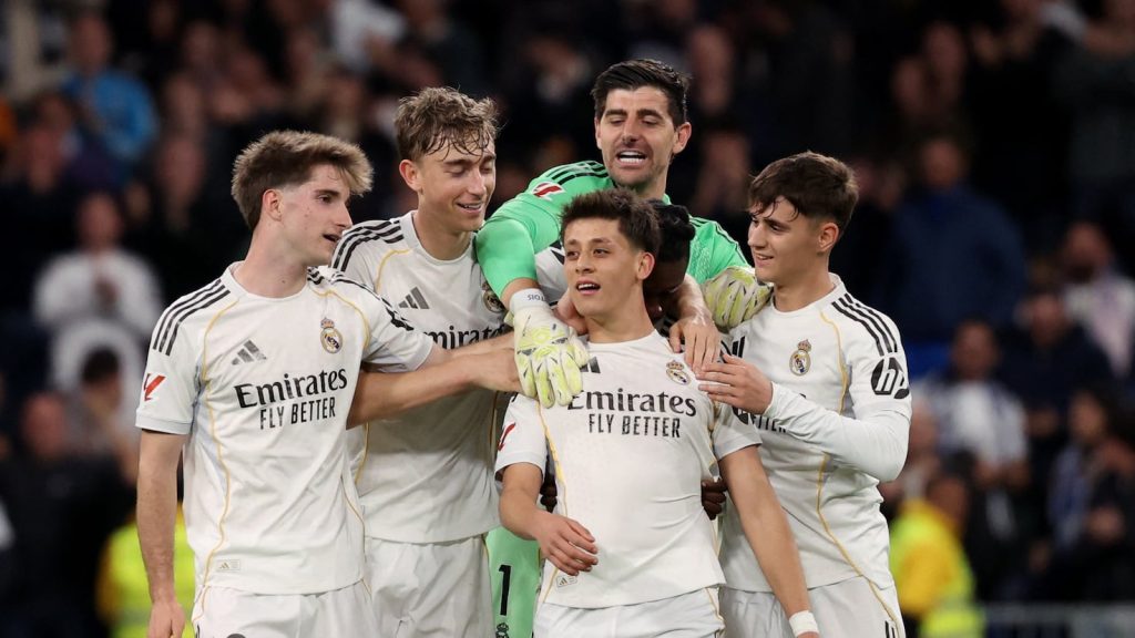Valverde și Güler, eroii unei seri memorabile pentru Real Madrid Madridul a fost scena unei demonstrații de forță și a unui gol antologic, într-o seară în care Real Madrid a dominat Elche cu scorul de 4-1