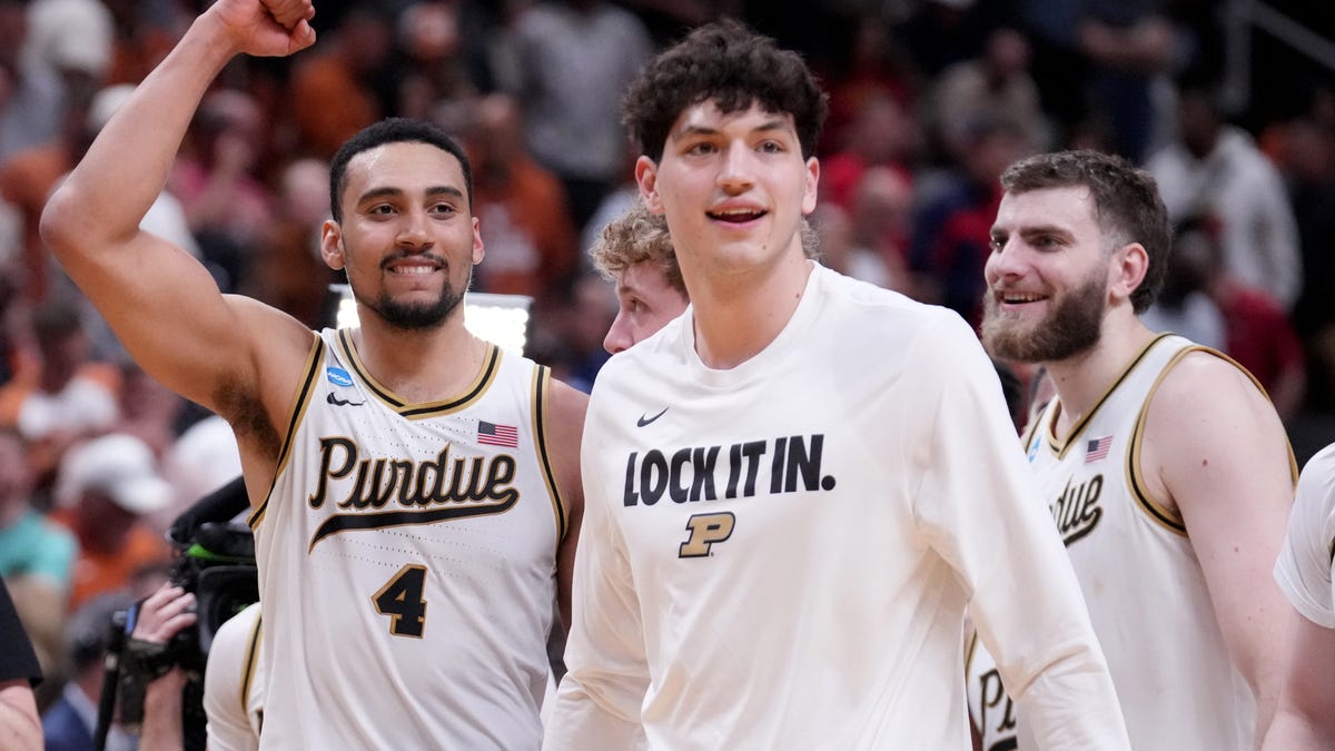 Purdue Boilermakers înving Texas Longhorns într-un meci dramatic în Sweet 16 al March Madness Într-un meci de baschet care a ținut fanii cu sufletul la gură, Purdue Boilermakers a învins Texas Longhorns cu scorul de 79-77, joi seară, în cadrul turneului Sweet 16 al March Madness