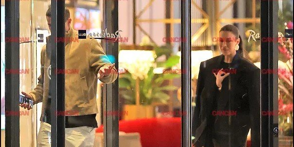 Bogdan Stancu, fostul golgheter al FCSB, pare să fi uitat de căsnicia sa de 15 ani, fiind surprins în compania unei prezentatoare TV