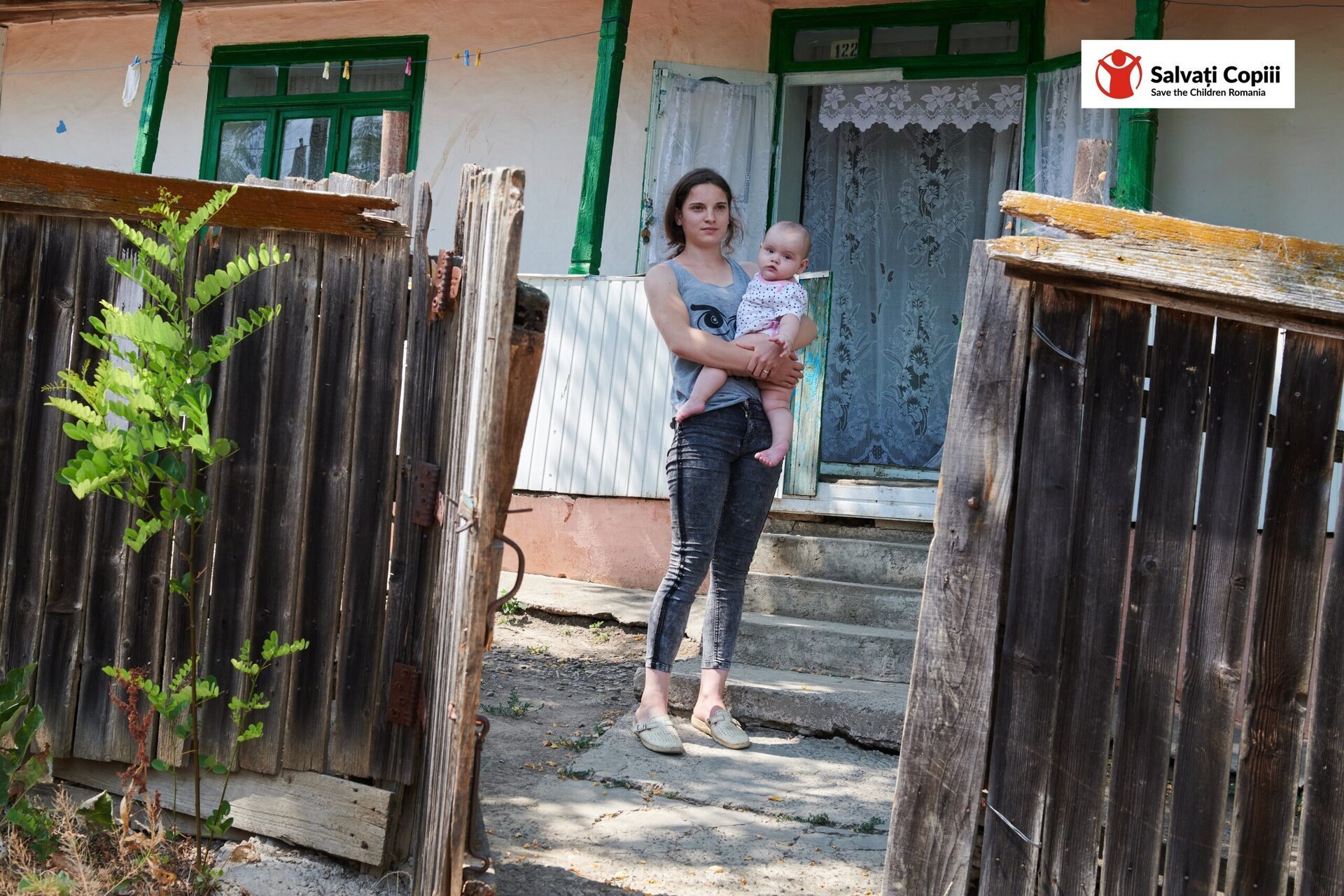 Salvați copiii: O naștere din zece provine de la adolescente în românia, în 2024