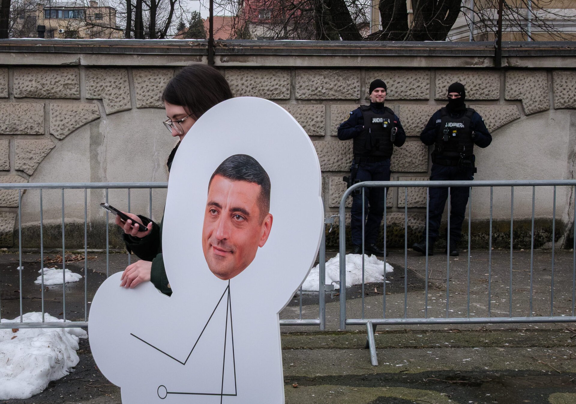 Simion, acuzat de dezinformare la votul pentru trupele SUA