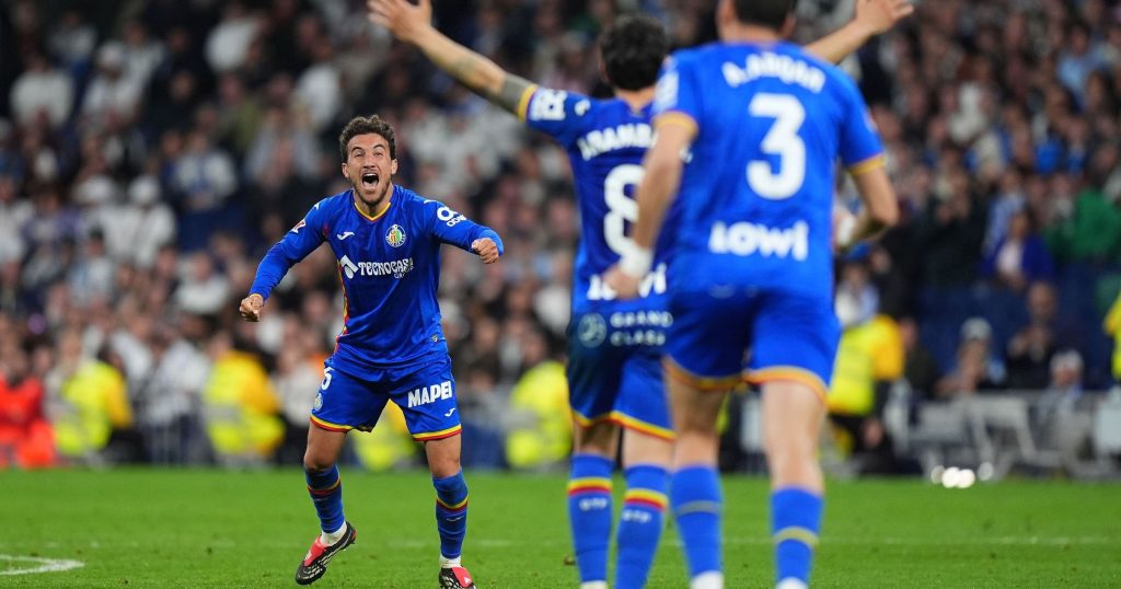 Getafe dă lovitura pe Bernabéu, Real Madrid se încurcă în lupta pentru titlu Real Madrid a suferit o înfrângere surprinzătoare pe teren propriu, scor 0-1, în fața celor de la Getafe, într-un meci din cadrul campionatului spaniol de fotbal