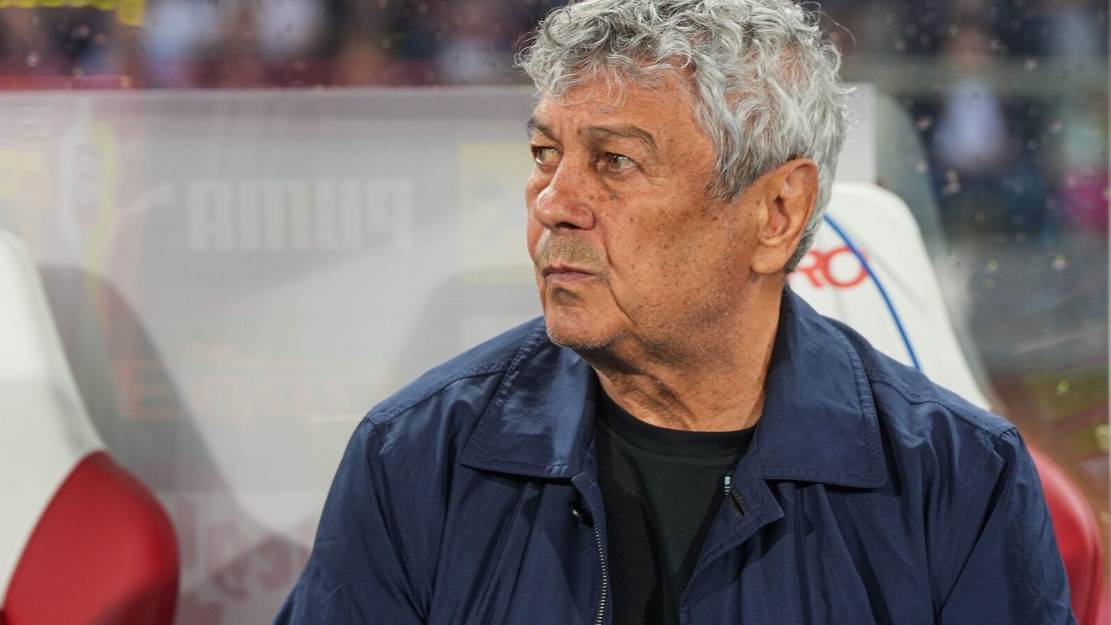 Managerul echipei naționale de fotbal a României, în vârstă de 80 de ani, a fost spitalizat după ce i s-a făcut rău în urma meciului pierdut cu Turcia