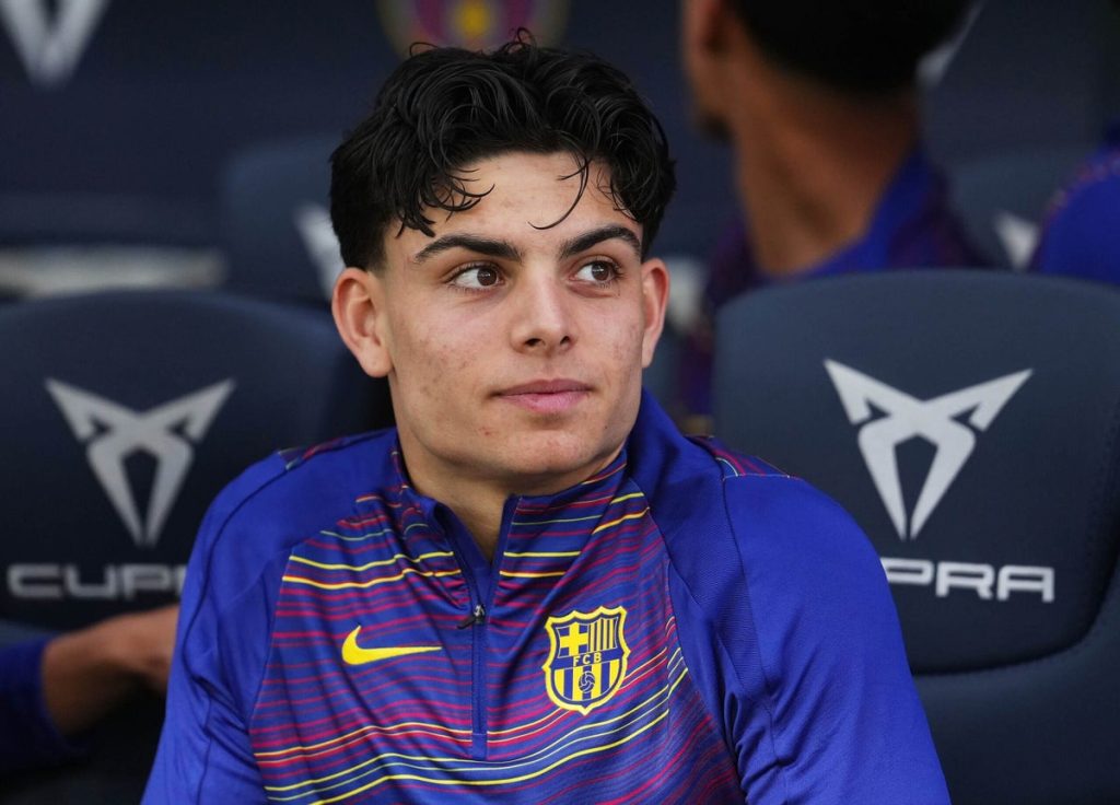 Xavi Espart, puștiul minune care a aprins flacăra speranței la Barcelona Barcelona pare să fi descoperit un nou diamant, un tânăr fotbalist care, într-un timp record, a cucerit inimile fanilor și a atras atenția presei internaționale