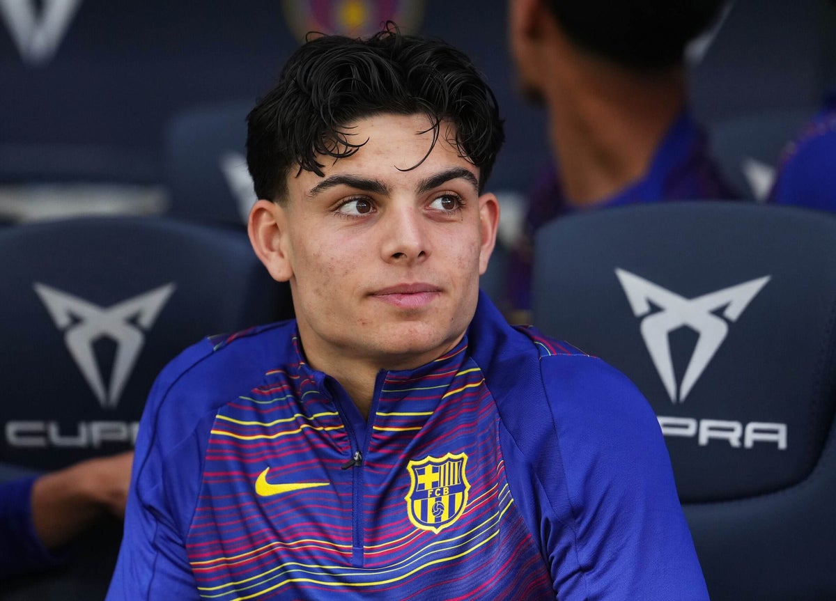 Xavi Espart, puștiul minune care a aprins flacăra speranței la Barcelona Barcelona pare să fi descoperit un nou diamant, un tânăr fotbalist care, într-un timp record, a cucerit inimile fanilor și a atras atenția presei internaționale