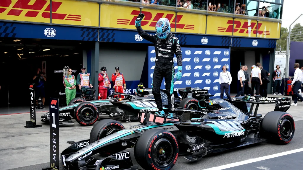 George Russell, surpriza calificărilor în Australia: Mercedes domină, Verstappen, eliminat prematur Melbourne, Australia – George Russell, pilotul echipei Mercedes, a reușit să obțină pole position pentru prima cursă a sezonului de Formula 1, în Australia