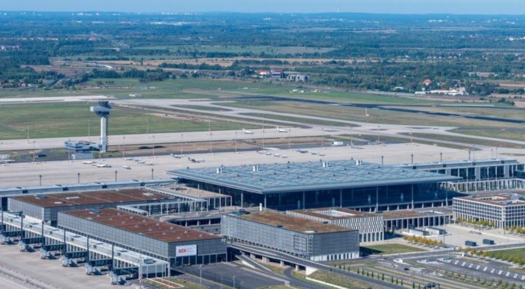 Greve pe aeroportul din Berlin: Zboruri anulate și impact asupra traficului aerian Aeroportul Internaţional Berlin-Brandenburg va fi închis miercuri, 18 martie 2026, din cauza unei greve anunțate de sindicatul Verdi