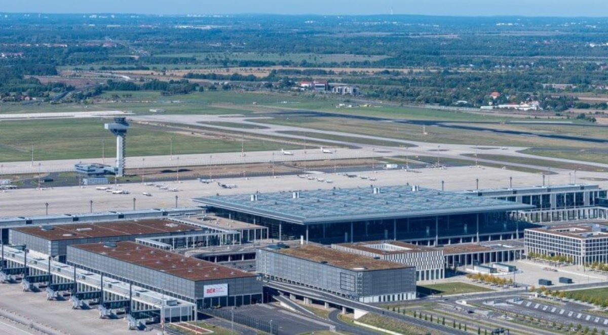 Greve pe aeroportul din Berlin: Zboruri anulate și impact asupra traficului aerian Aeroportul Internaţional Berlin-Brandenburg va fi închis miercuri, 18 martie 2026, din cauza unei greve anunțate de sindicatul Verdi