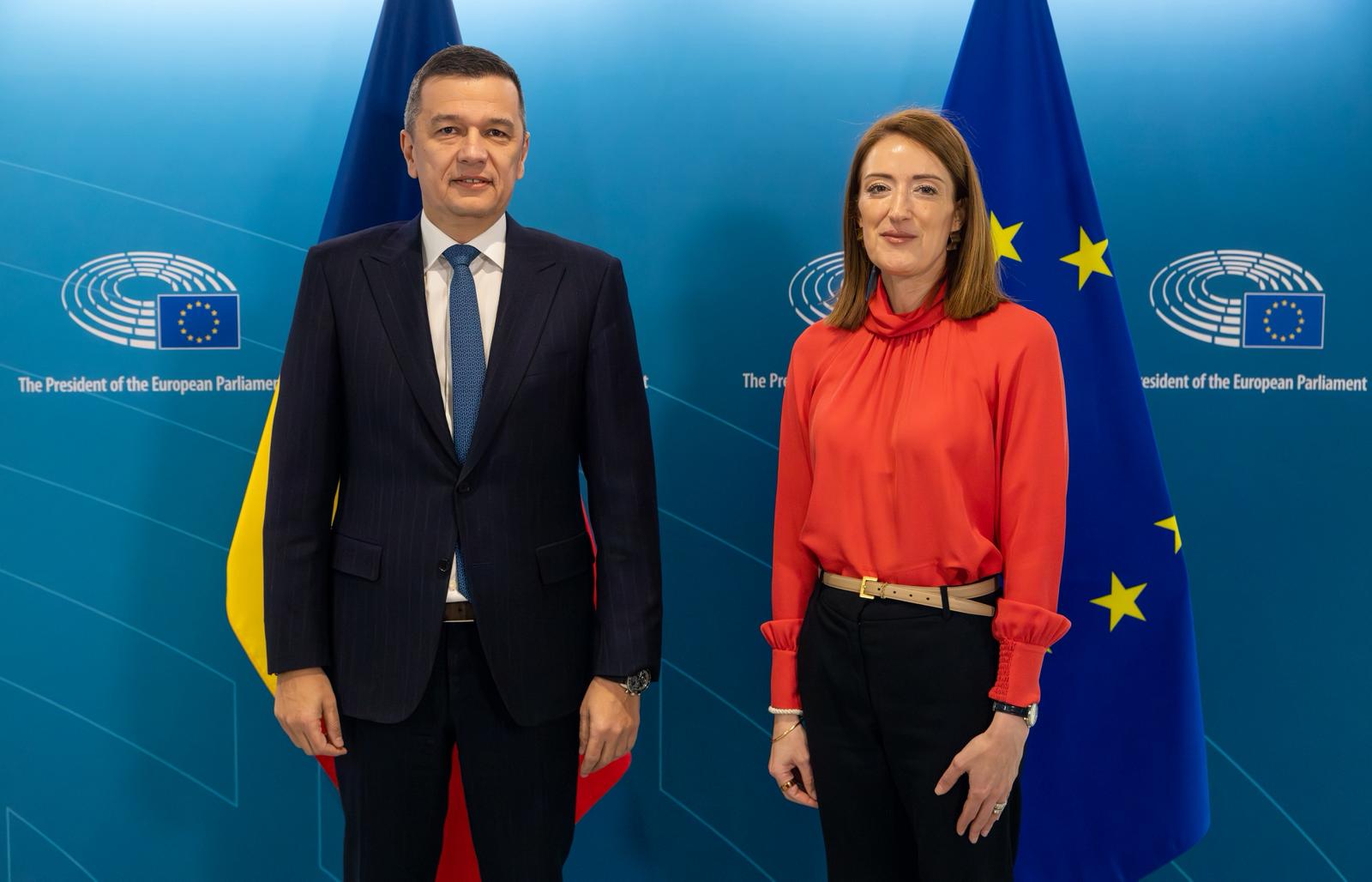 Grindeanu discută la Bruxelles despre guvernare pro-europeană și posibila alianță PNL-AUR Președintele PSD, Sorin Grindeanu, a avut discuții joi, la Bruxelles, cu Roberta Metsola, președinta Parlamentului European, axându-se pe viitorul guvernării pro-europene în România