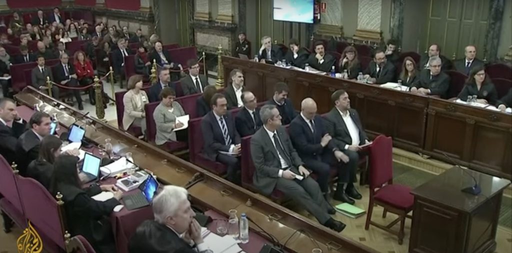 Spania își consolidează politica de imigrație liberală prin extinderea accesului la asistență medicală Guvernul spaniol, condus de stânga, a anunțat marți că va extinde accesul la asistență medicală pentru imigranții ilegali, confirmând astfel angajamentul său față de o politică de imigrație deschisă