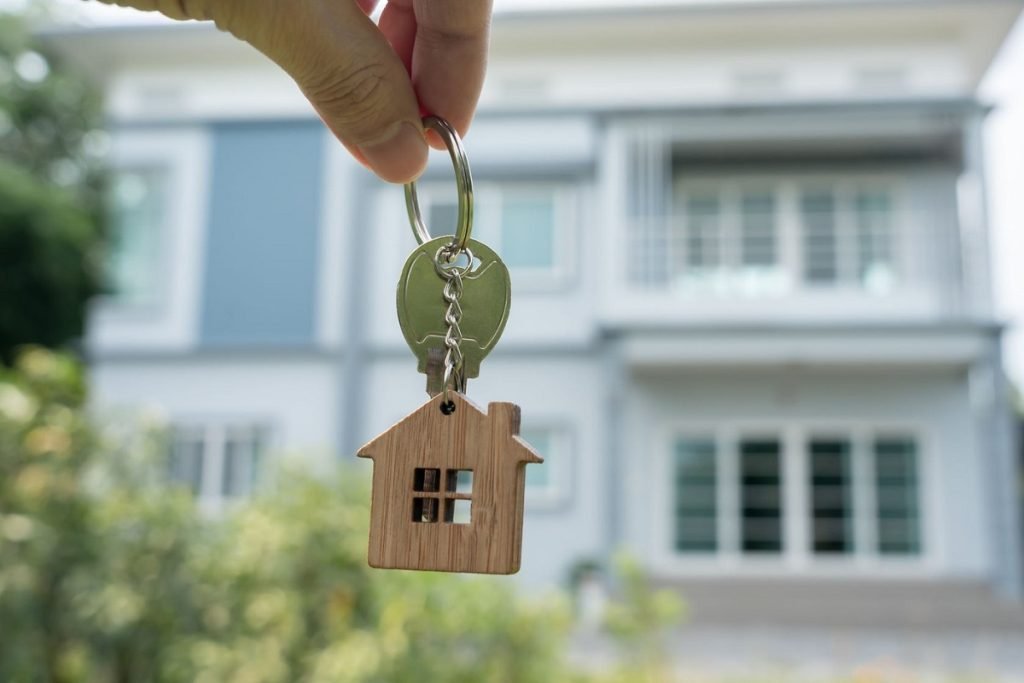 Chirii în București: Nordul rămâne scump, dar prețurile se stabilizează Piața închirierilor de locuințe din București și din marile orașe ale țării prezintă variații semnificative, cu prețuri care diferă considerabil în funcție de zonă, tipul de locuință și facilități