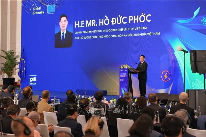 Vietnam și UE discută despre consolidarea legăturilor economice și de mediu Hanoi, Vietnam – Viceprim-ministrul Ho Duc Phoc și comisarul european pentru parteneriate internaționale, Jozef Síkela, au discutat despre aprofundarea cooperării dintre Vietnam și Uniunea Europeană (UE), concentrându-se pe investiții, tranziția energetică și dezvoltarea durabilă