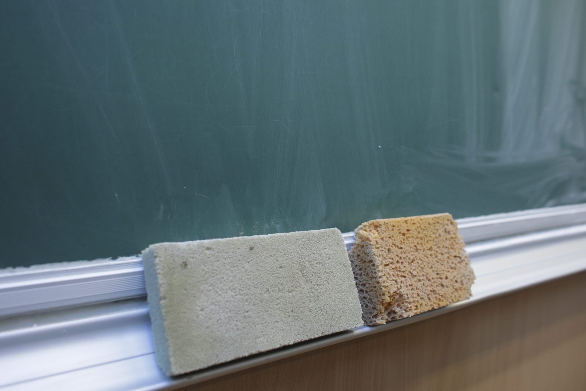 Clase închise în 38 de școli din capitală pentru simulări, examene în 221