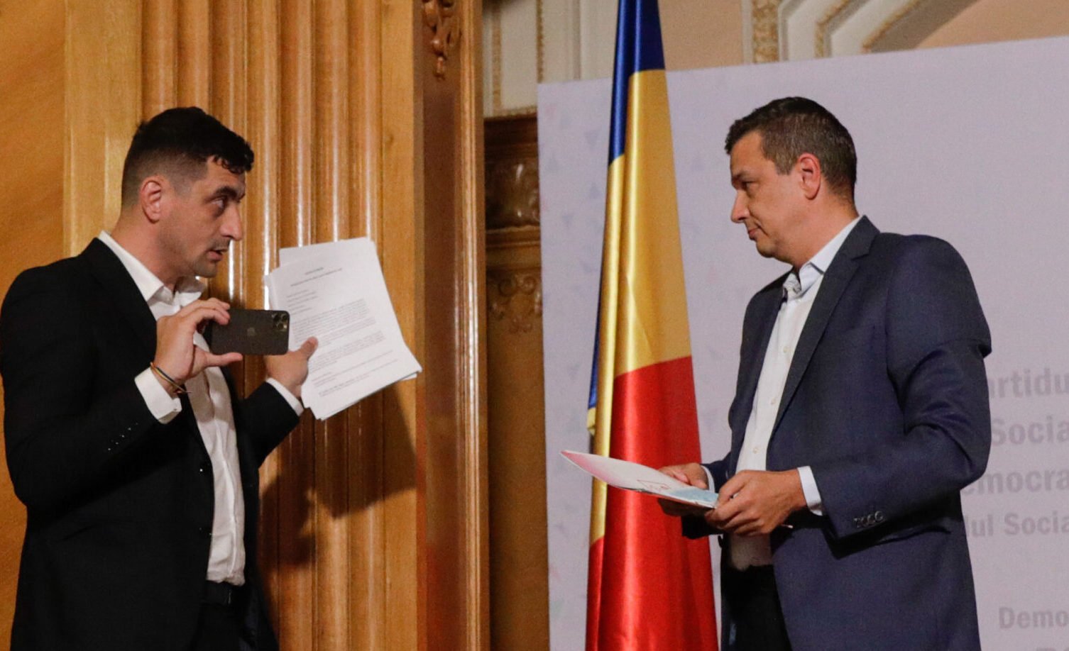 AUR blochează ajutoarele pentru pensionari, riposta la refuzul PSD Parlamentarii Alianței pentru Unirea Românilor (AUR) au blocat miercuri, în cadrul comisiilor reunite de buget din Parlament, amendamentul Partidului Social Democrat (PSD) care viza acordarea de ajutoare financiare pentru pensionari