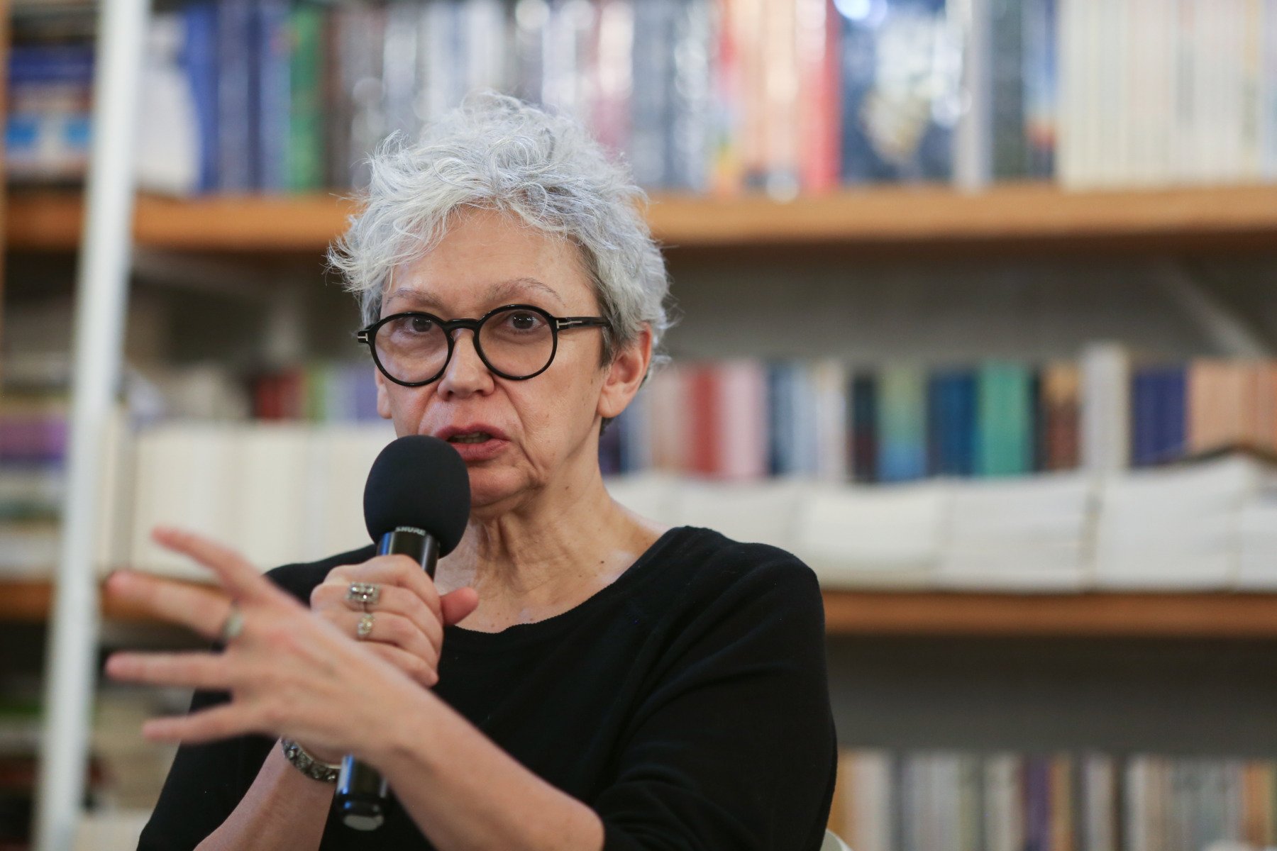 Oana Pellea, despre procesul privind drepturile de autor ale tatălui său: „La fiecare termen se schimbă judecătorul” Actrița Oana Pellea a adus în atenția publică, printr-un mesaj publicat joi seară pe Facebook, dificultățile pe care le întâmpină în procesul privind drepturile de autor asupra repertoriului tatălui său, celebrul actor Amza Pellea