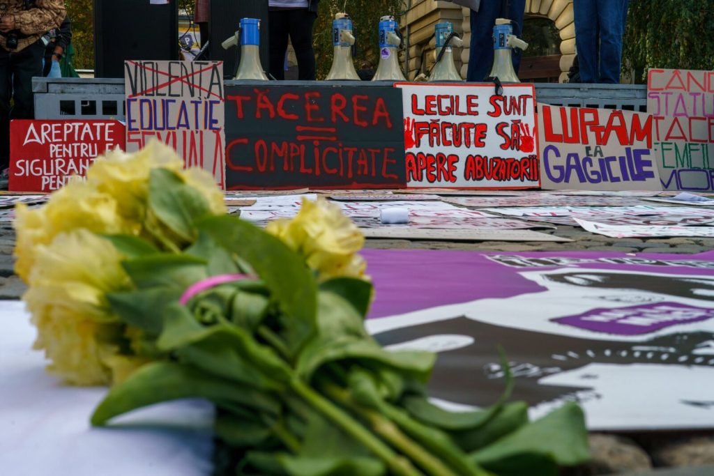 Femicidul, recunoscut oficial în legislația din România Pentru prima dată în istoria țării noastre, femicidul, definit ca uciderea unei femei pe motiv de gen, va fi recunoscut oficial în legislație