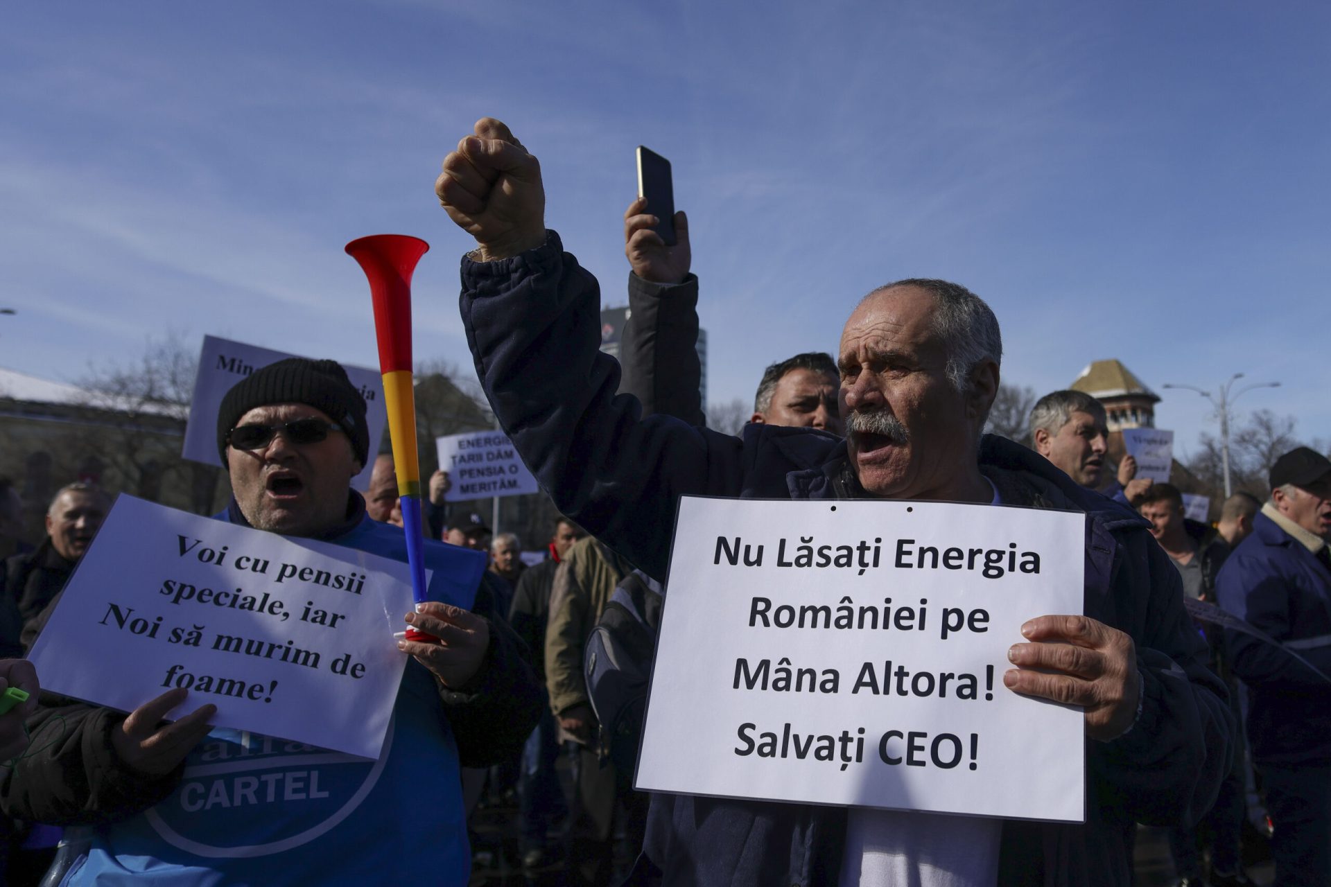Minerii din Oltenia, gata de protest la București, pe fondul disponibilizărilor Minerii din Complexul Energetic Oltenia (CEO) sunt așteptați să protesteze marți, 24 martie 2026, în Piața Victoriei din București, potrivit informațiilor