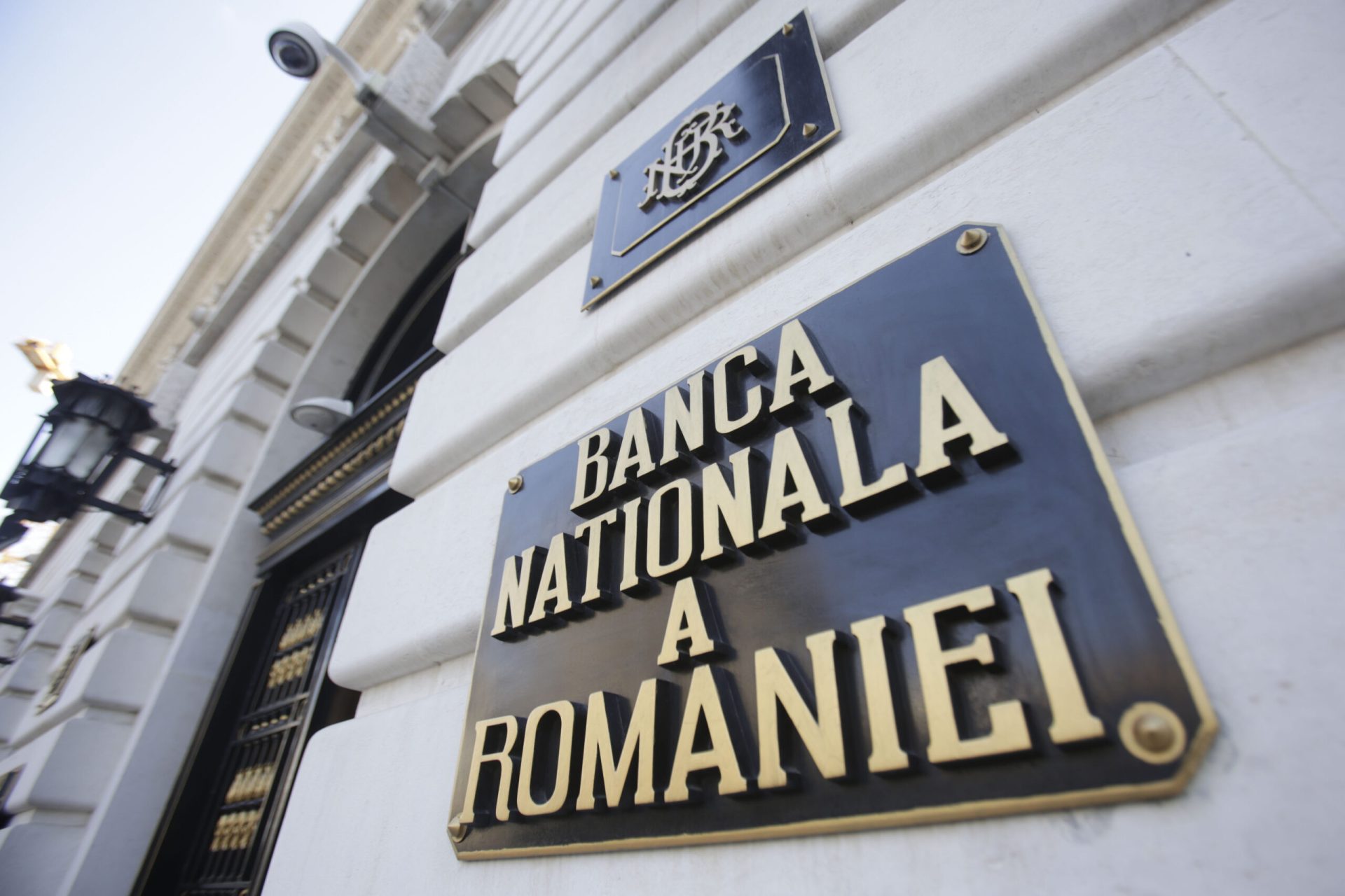 BNR lansează o replică din argint a monedei de 5 lei cu Carol I Banca Națională a României (BNR) va lansa pe piață, începând cu 16 martie, o reproducere din argint a monedei de cinci lei din 1880, care îl înfățișează pe Regele Carol I