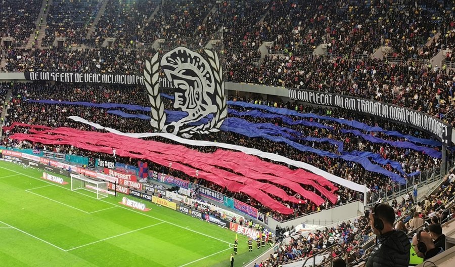 Suporteri FCSB, trimiși în judecată pentru agresiune într-un tramvai Cinci membri ai galeriei FCSB au fost puși sub acuzare de procurori pentru agresiune și tulburarea ordinii publice, după ce ar fi agresat fizic trei adolescenți într-un tramvai în noiembrie 2025